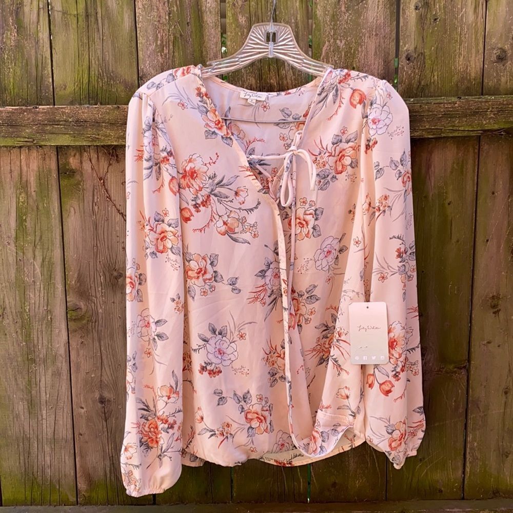 Lily White floral Flowy top sz. S NWT